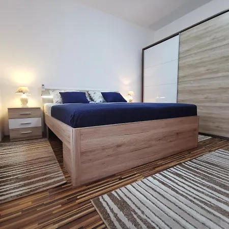 Luxury Rooftop With Terrace And Jacuzzi דירה *