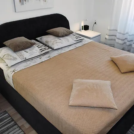 דירה Luxury Rooftop With Terrace And Jacuzzi *