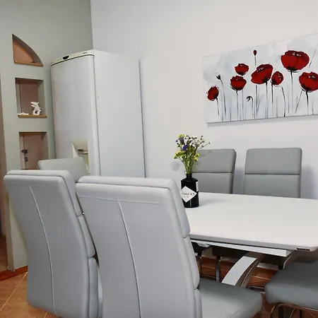 Luxury Rooftop With Terrace And Jacuzzi דירה *