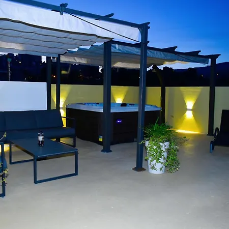 Apartament Luxury Rooftop With Terrace And Jacuzzi