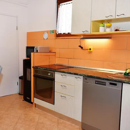 Apartment Maslic *