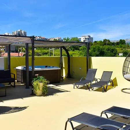 아파트 Luxury Rooftop With Terrace And Jacuzzi 스플리트